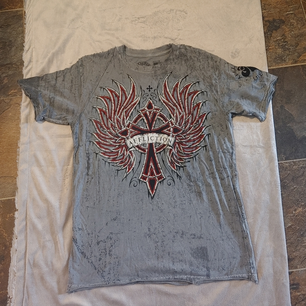 Affliction Gray Short Sleeve Tee with Red and Black Winged Cross